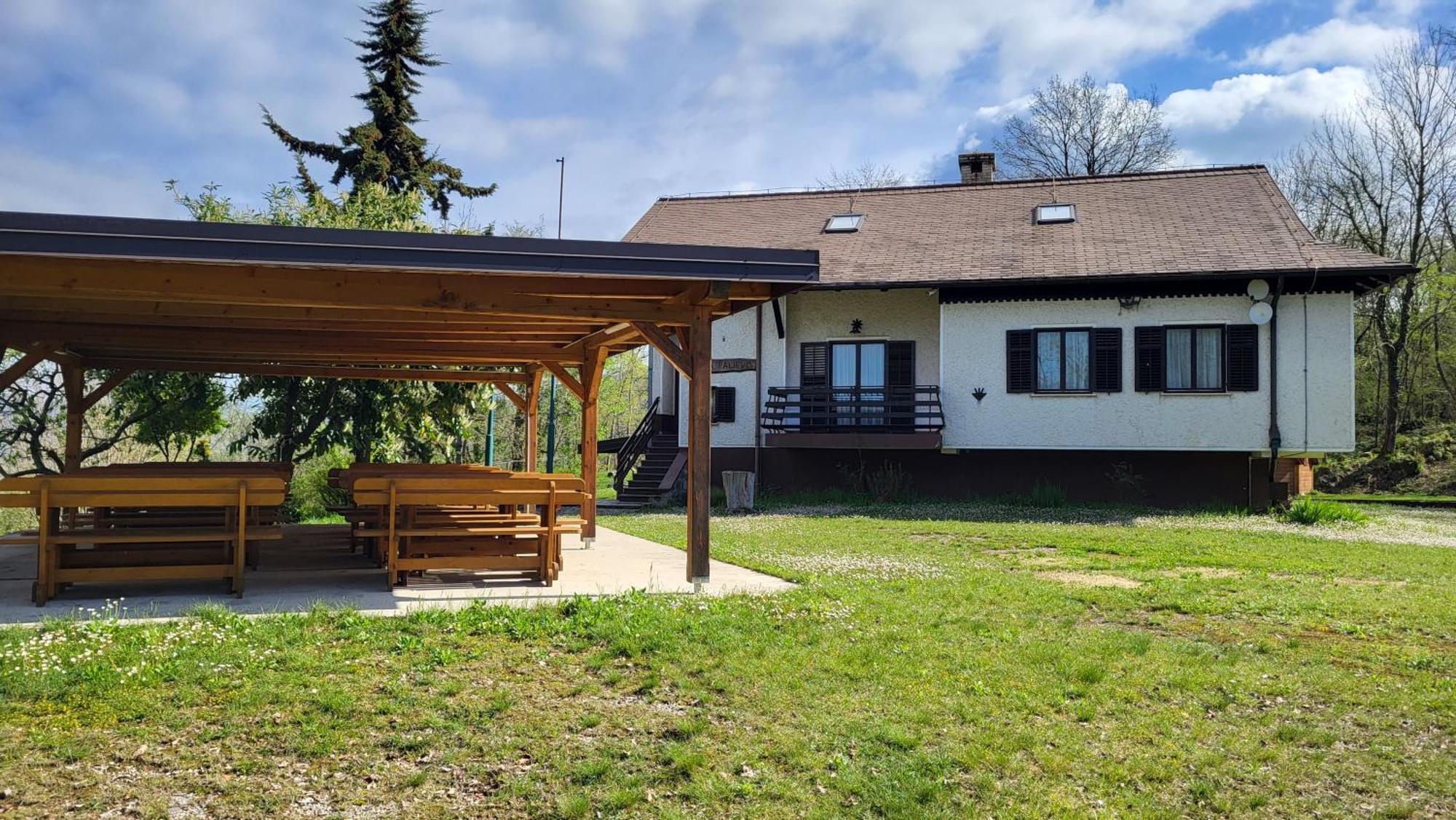 Koca Sredi Gozda Hotel Kanal Exterior photo